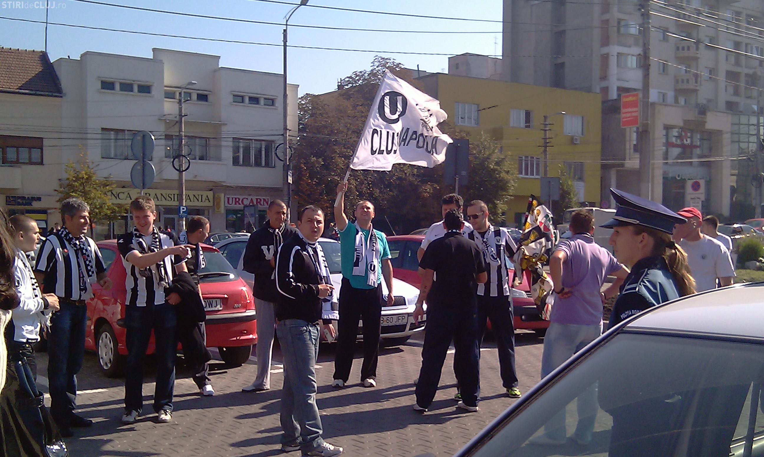 Suporterii U Cluj au pornit spre Alba din Piata Cipariu GALERIE FOTO