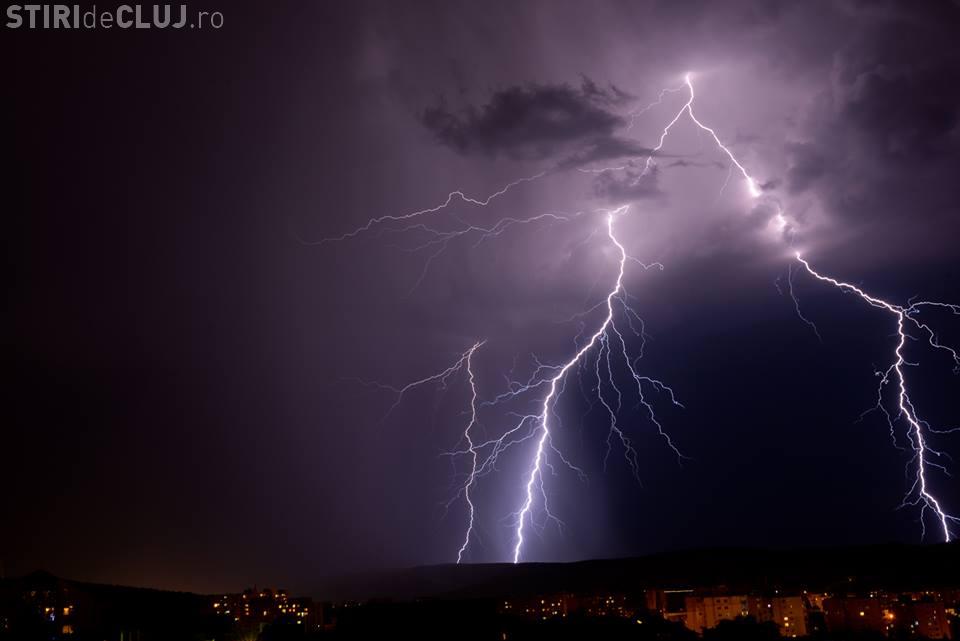 Fulgere SPECTACULOASE la Cluj! Furtuna de marți seara în ...