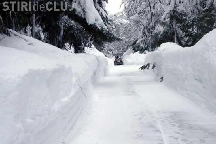 Drumul spre Muntele Baisorii, blocat de zapada