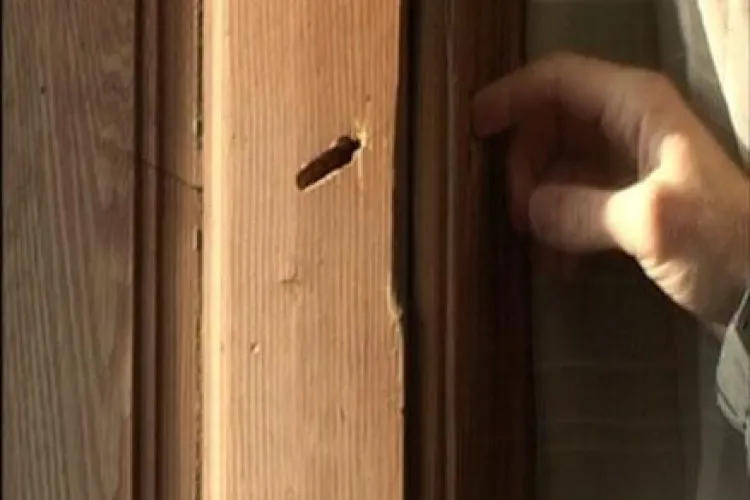 Un clujean, care la revolutie avea 20 de ani, pastreaza in casa urmele gloantelor trase de militari