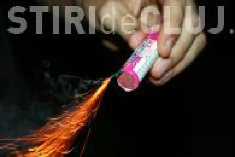 La 97 de ani, o batranica vindea petarde in piata din Dej