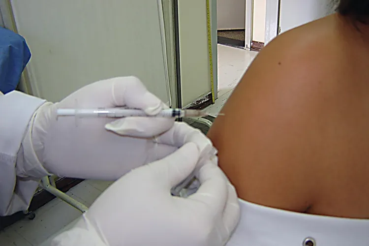 Numai 15 % din cadrele medicale din judetul Cluj s-au vaccinat contra gripei AH1N1