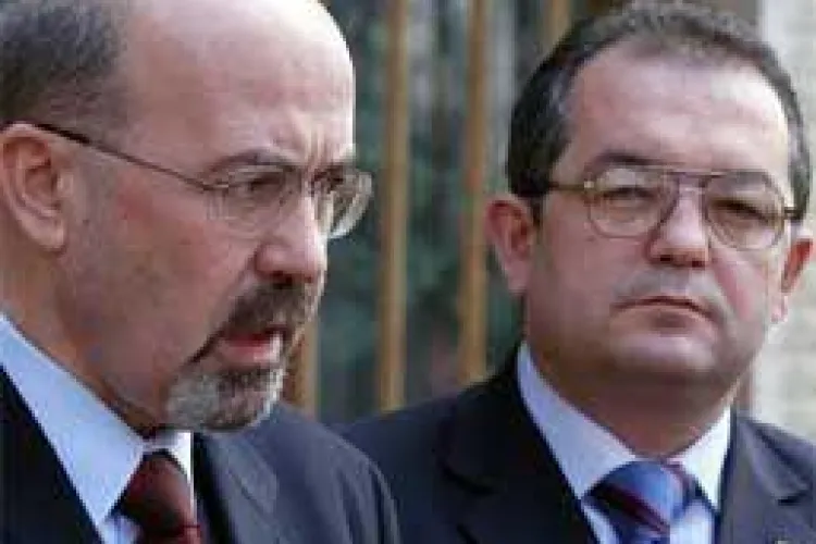 Emil Boc ii "perie" pe UDMR - isti, la implinirea a 20 de primaveri