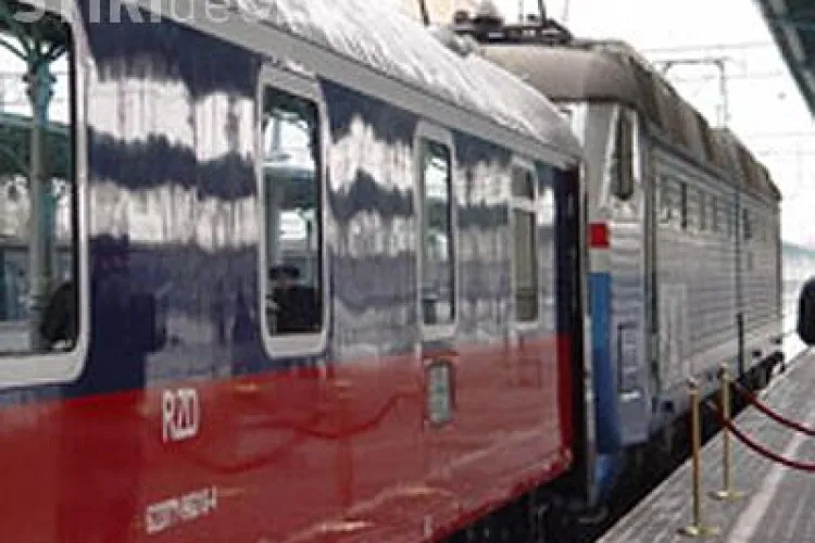 Ceferisti platiti cu jumatate din salariu