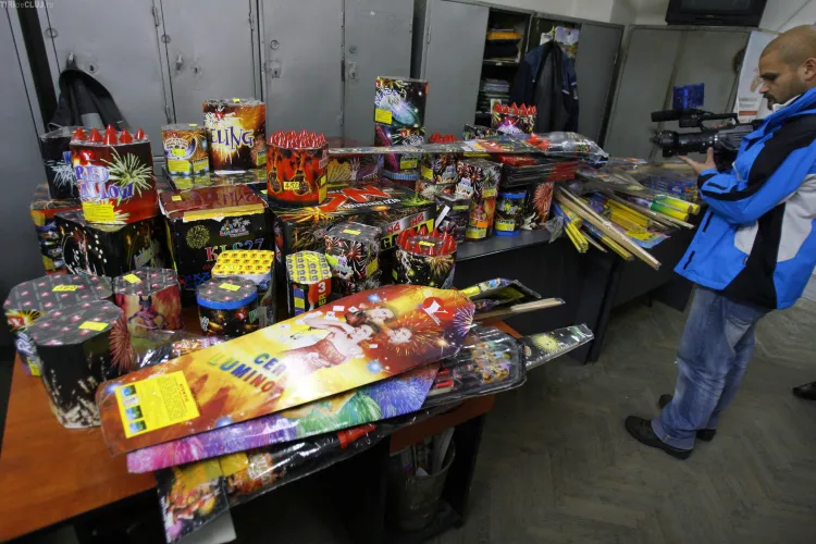 "Mafia" petardelor pentru Revelion in lupta cu politistii