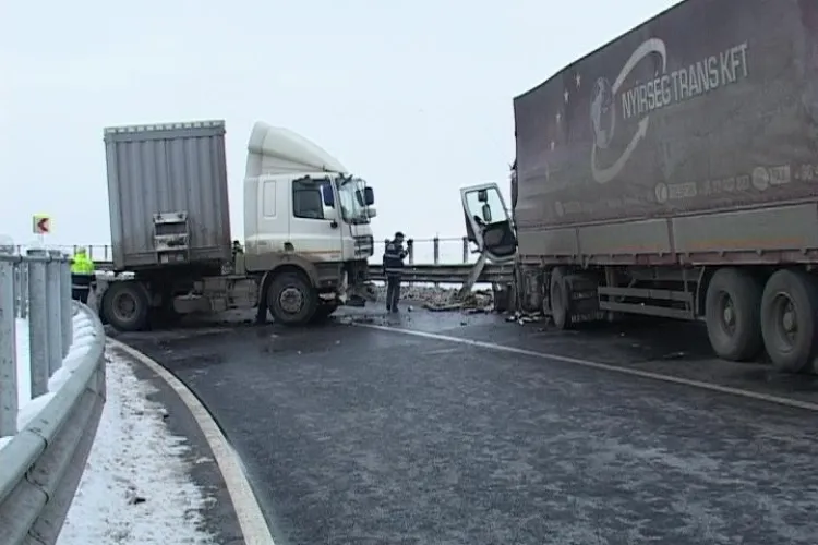 Primul accident pe autostrada Transilvania a blocat o iesire timp de 3 ore