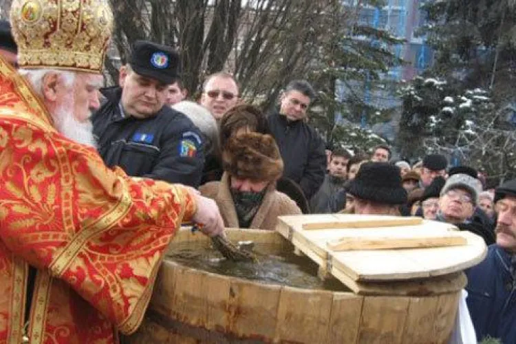 Boboteaza marcheaza sfarsitul sarbatorilor de iarna