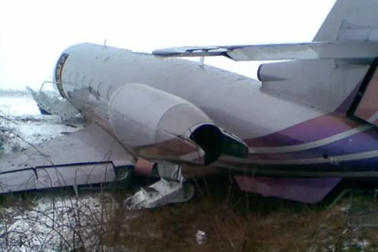  Un avion a iesit de pe pista si s-a oprit in zapada -VIDEO