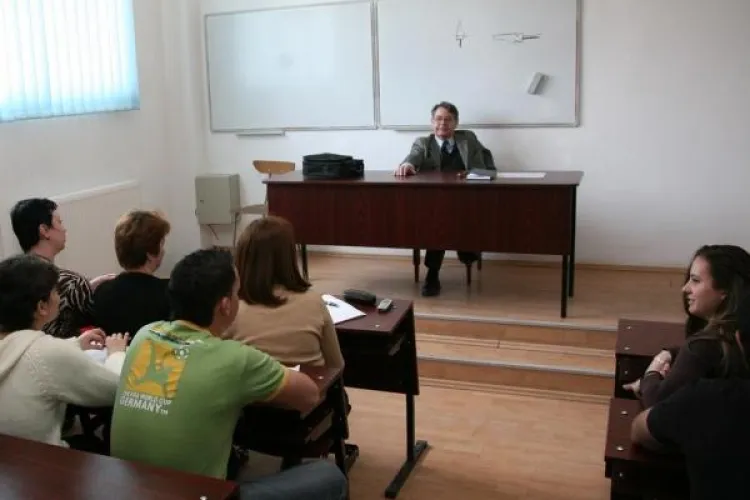 Profesorii vor primi pentru carti doar 130 de lei, in loc de 100 de euro 