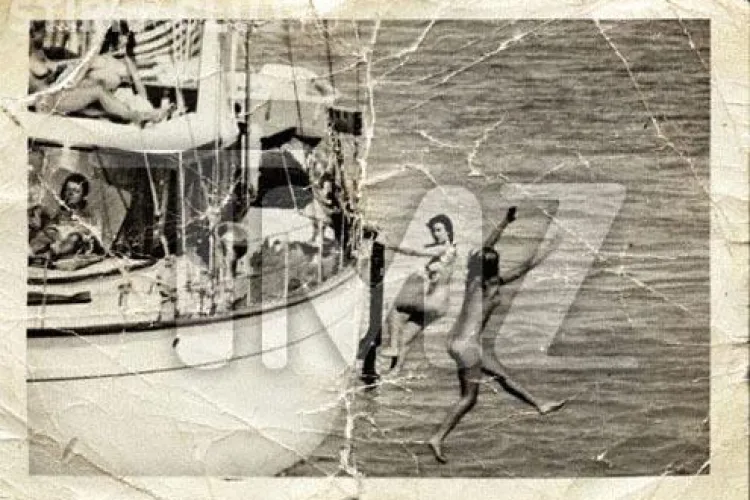 Fotografie incendiara cu fostul presedinte american John F. Kennedy impreuna cu femei goale-VIDEO
