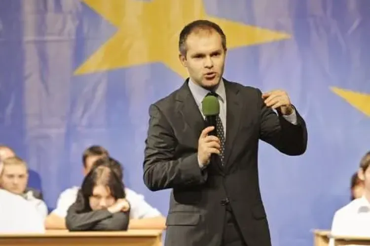 Niciun profesor nu va fi dat afara pana la 1 septembrie 2010