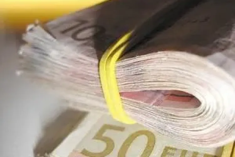 Cursul a atins astazi cel mai mic nivel al ultimelor opt luni-4,1135