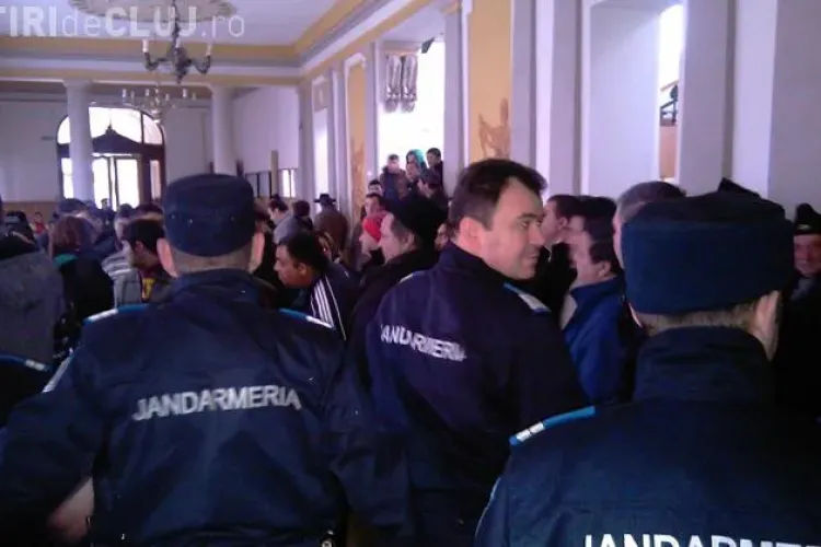 Rromii acuzati ca si-au cumparat permise de conducere din Ungaria sunt audiati la Tribunal - Galerie FOTO