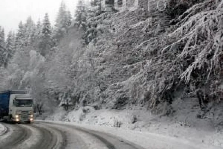 Situatia drumurilor in Cluj: se circula in conditii de iarna, se intervine cu utilaje pe 80 de drumuri