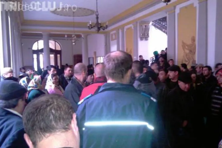 Cei 17 rromi acuzati ca si-au cumparat permise de conducere din Ungaria, arestati pe 29 de zile de Tribunalul Cluj