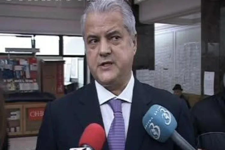 Adrian Nastase si-a anuntat candidatura la conducerea PSD