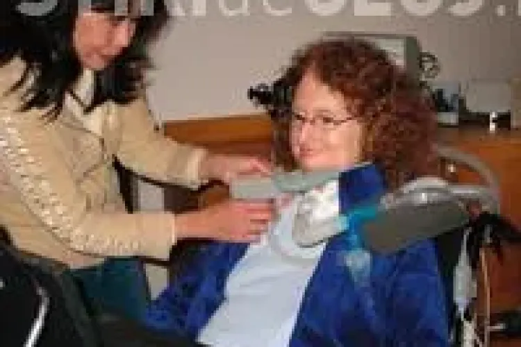 Paralizata complet, o femeie scrie e-mail-uri doar cu puterea mintii - VIDEO 