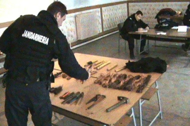 Focuri de arma in statia CFR Cluj, pentru prinderea unor hoti care au furat cablu de cupru 