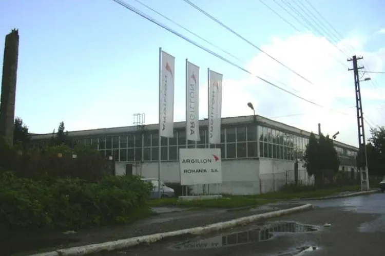 Protest la fosta fabrica Ceramica din Turda. Angajatii vor fi trimisi in somaj tehnic si au intrat in greva japoneza