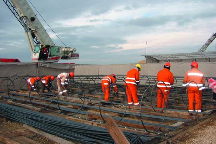 3.000 de angajati ai firmelor subcontractoare de la autostrada Transilvania ar urma sa fie disponibilizati