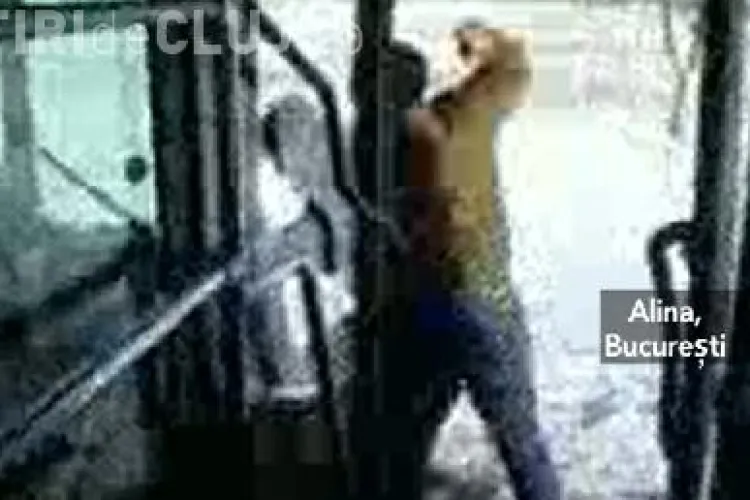 Socant! Un pasager a fost batut mar de soferul unui autobuz. Lupta a fost filmata de alti pasageri - VIDEO