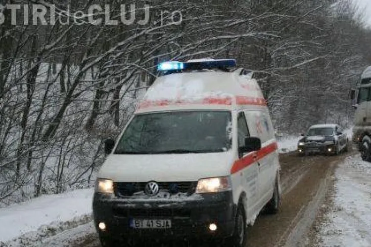 Accident grav in localitatea Poieni, jud Cluj  - o masina a intrat intr-un camion - un mort si trei raniti 