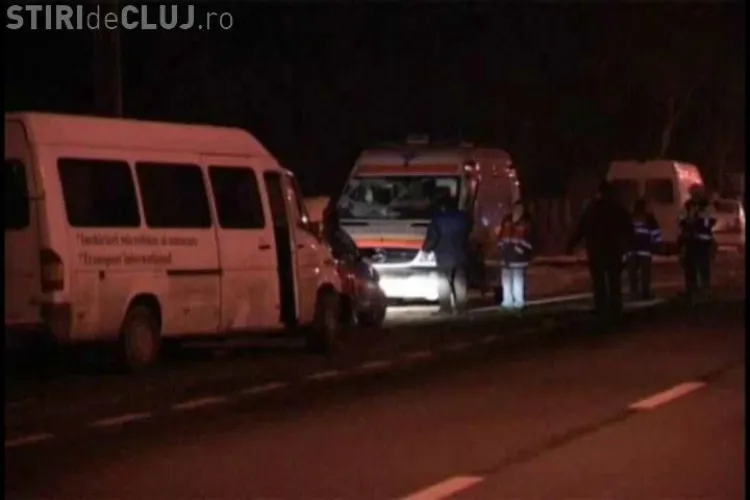O ambulanta care transporta un pacient la dializa a fost lovita de o dubita in Rascruci