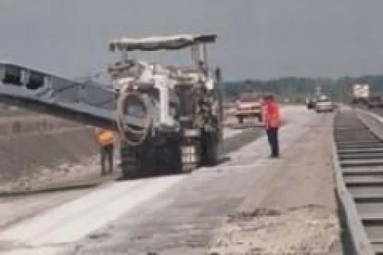 Bechtel: In cazul  concedierilor colective, angajatii vor primi doua salarii de baza lunare 