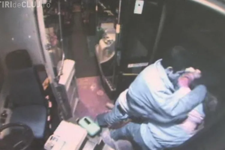 Barbat zdrobit in bataie de soferul unui autobuz care si-a pierdut controlul - VIDEO - Imagini socante