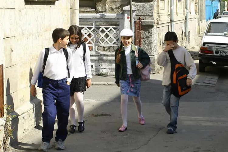 Ministrul Muncii, Mihai Seitan, taie alocatia copiilor care provin din familii instarite