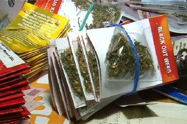 Doua magazine de vise au fost inchise azi noapte de politistii comunitari. A mai ramas unul in Cluj-Napoca