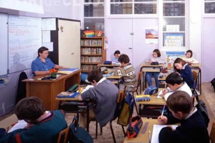 5.500 de profesori din Cluj vor primi majorarea salariala de 50 % votata de Parlament in octombrie 2008