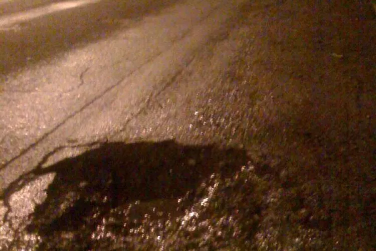 O clujeanca vrea sa dea primaria in judecata pentru ca si-a distrus masina intr-o groapa de pe Calea Baciului