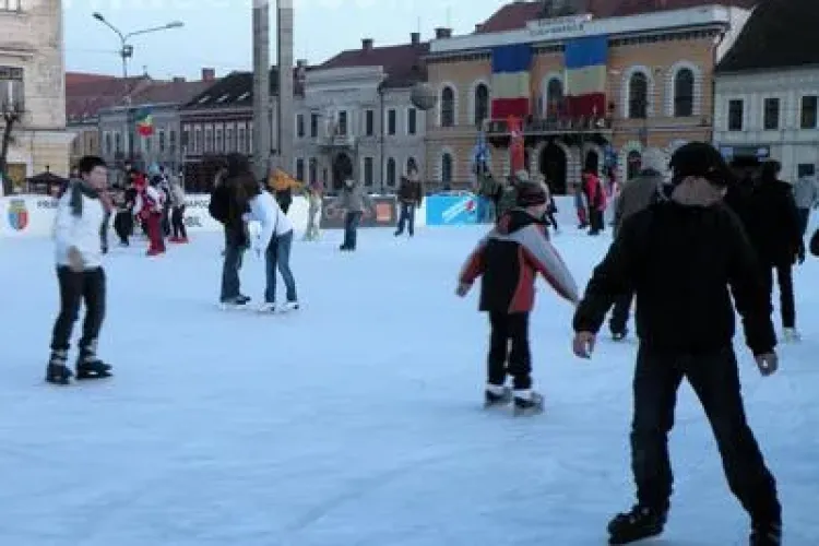 Acces gratuit la patinoar. Clujenii sunt asteptati sambata sa faca miscare in Piata Unirii
