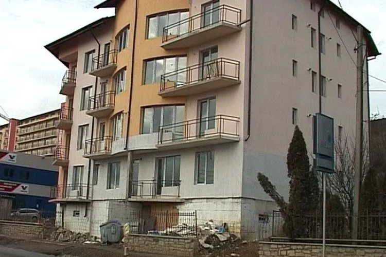 Teapa imobiliara. In 2008, au dat doua milioane de euro pe un bloc de pe Calea Baciului, din Cluj-Napoca, si nu s-au mutat nici astazi