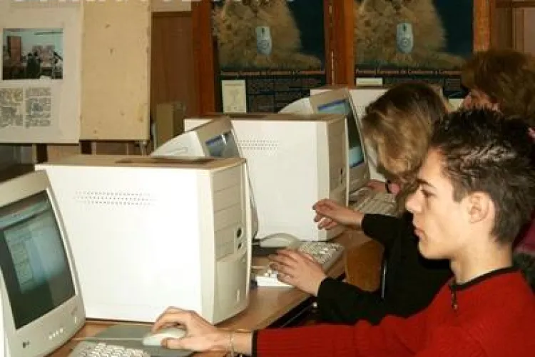 46 % dintre elevii clujeni nu sunt "prieteni" buni cu PC - ul