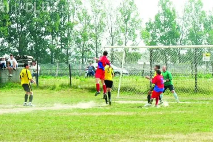 Boc aloca bani in judetul Cluj pentru construirea unor stadioane in comune fara echipe de fotbal