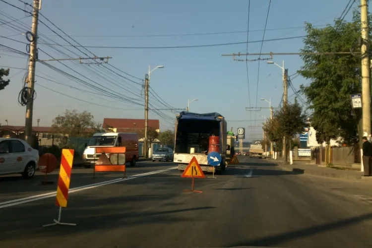 Angela Merkel il face pe Apostu sa astupe gropile si sa refaca trotuarele din Cluj Napoca - FOTO