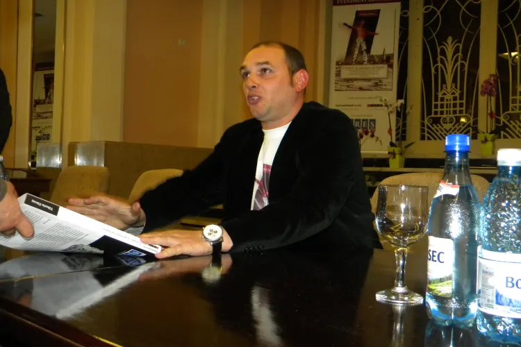 Istoria presei clujene scrisa de Tiberiu Farcas, lansata cu sala plina de ziaristi si personalitati - VIDEO si FOTO