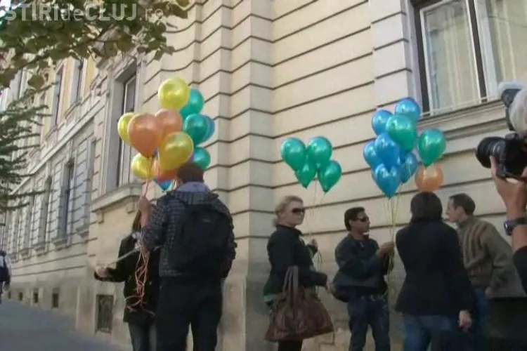 Angela Merkel da peste cap Festivalul organizat la Cluj de homosexuali. Comunitatea Gay a protestat in fata primariei! - VIDEO