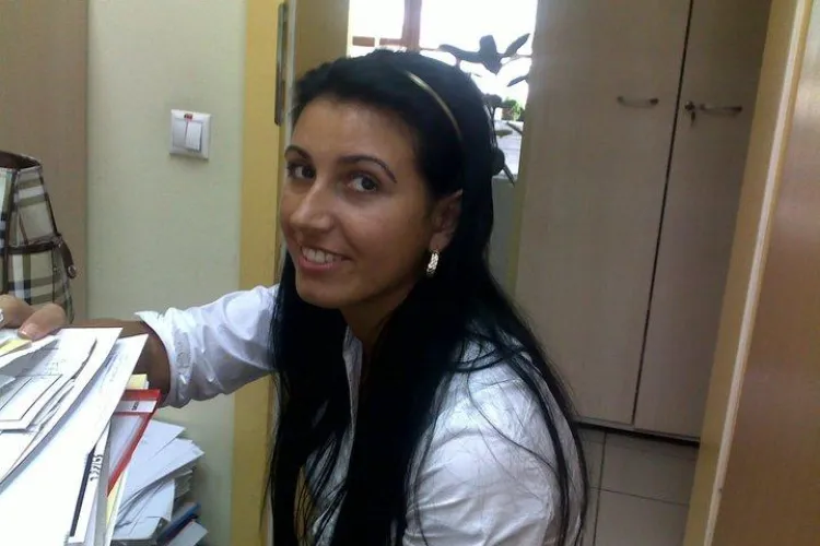 Mirela Perte, angajata care a furat din conturile de la Banca Transilvania, cere sa fie repusa in functie si sa primeasca despagubiri