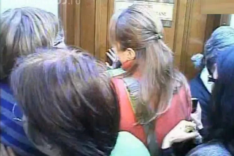 Asediu la Ministerul Finantelor. Ministrul Ialomiteanu s-a baricadat in birou, dar a fost scos de agentii SPP - VIDEO