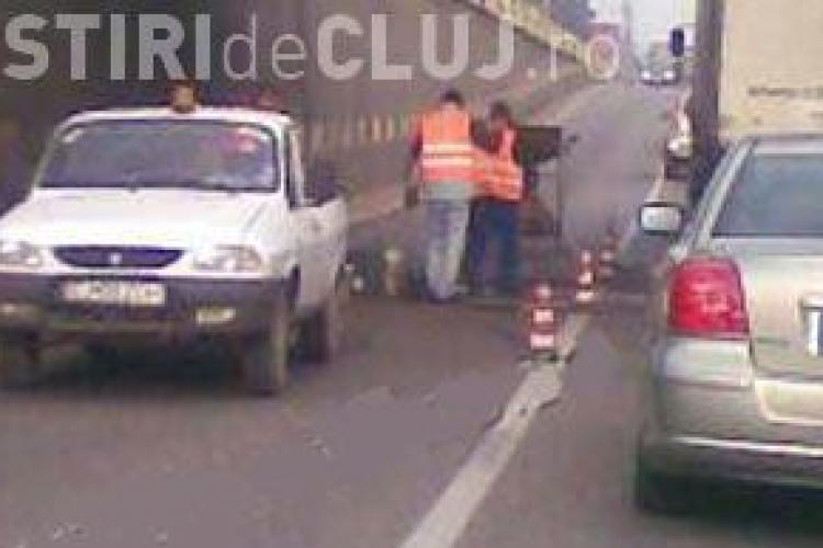 Accident in pasajul din Campia Turzii! Au fost furate grilajele de la canalul de evacuare a apei