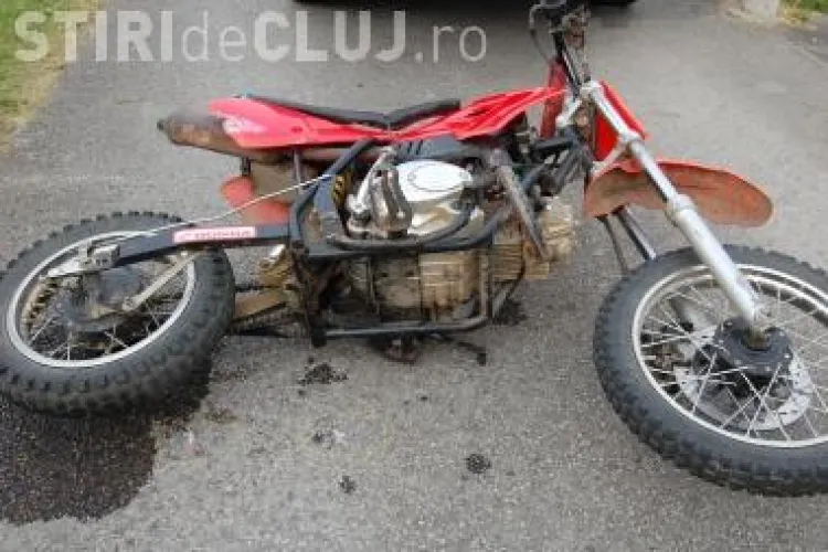 Un tanar motociclist, fara permis, a fost accidentat grav in Cluj