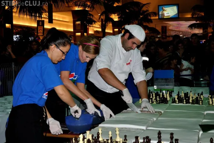 Un clujean a "gatit" un tort de o tona! Adi Hadean a facut ceea ce alti bucatari nu s-au incumetat - Galerie FOTO