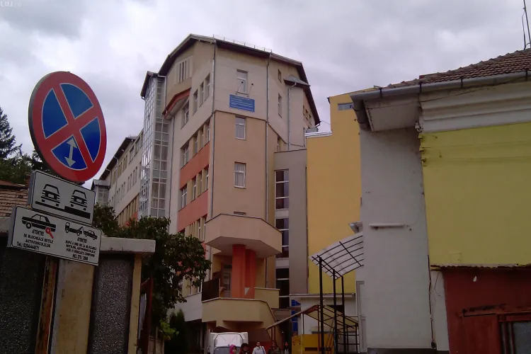 Doi elevi de la Scoala Nicolae Iorga din Cluj s-au drogat in timpul orelor. Tinerii sunt internati la Spitalul de Copii