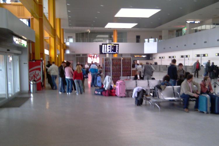 Cursele Tarom: Bucuresti - Cluj si Cluj - Viena, intarzie din cauza cetii din zona aeroportului