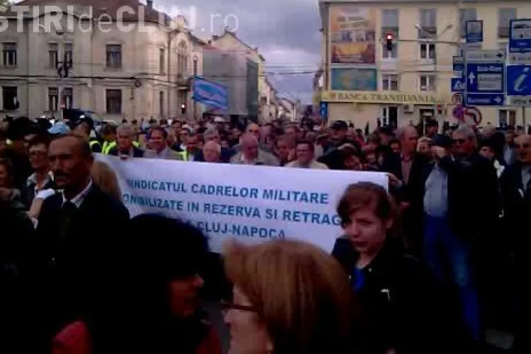 Politistii si militarii in rezerva din Cluj au obtinut suspendarea recalcularii pensilor