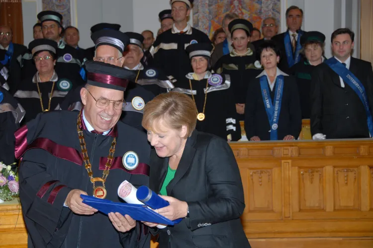 Angela Merkel a primit titlul de Doctor Honoris Causa al UBB - VIDEO