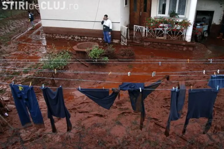 Noroiul rosu a ajuns in Dunare. In cinci zile, unda de poluare va ajunge la Bazias, in Romania